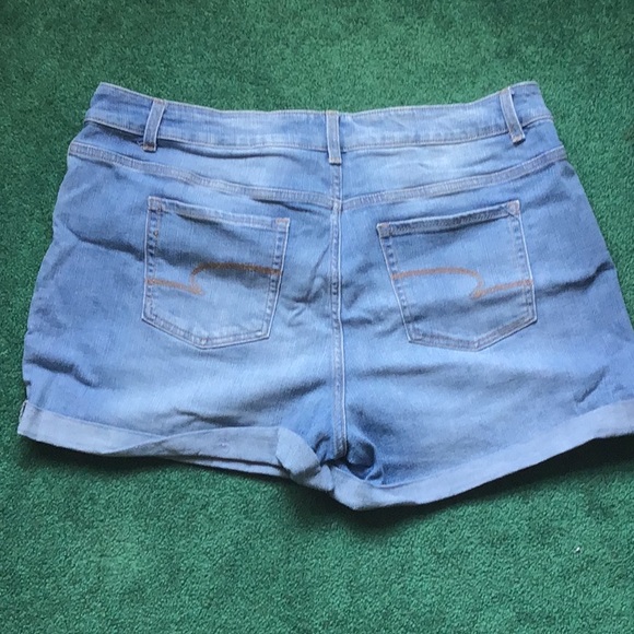 Light wash Denim shorts! Size 18 by Time and Tru - Picture 6 of 7